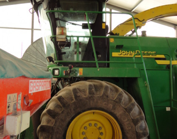 JOHN DEERE 7700
